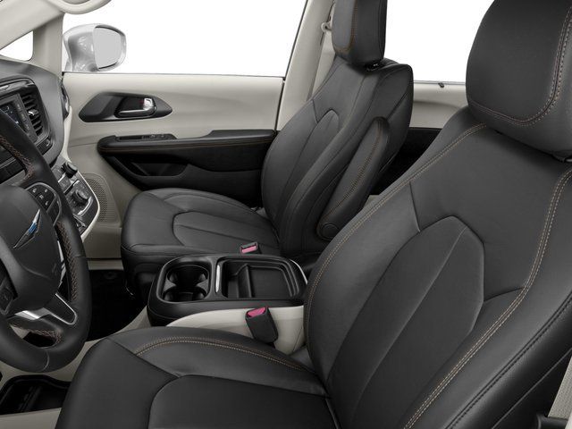 Used 2017 Chrysler Pacifica Touring-L Plus FWD image 12