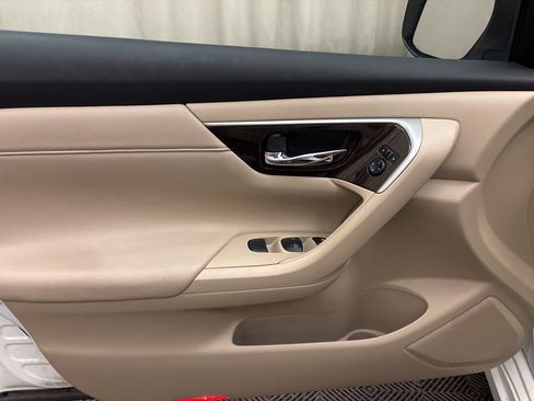 Used 2015 Nissan Altima 2.5 SL w/ Moonroof Package image 11