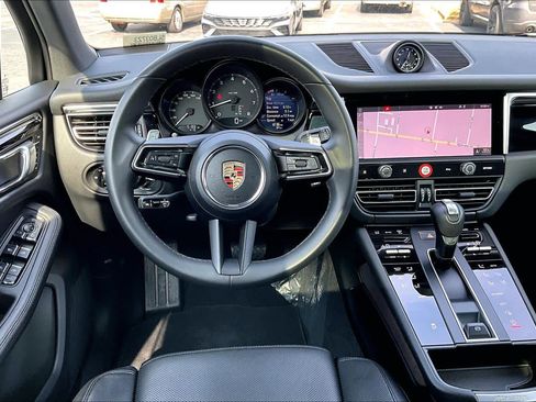 Used 2025 Porsche Macan image 7