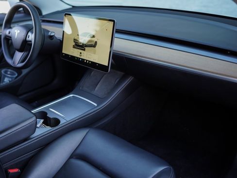 Used 2023 Tesla Model 3 Standard Range image 22