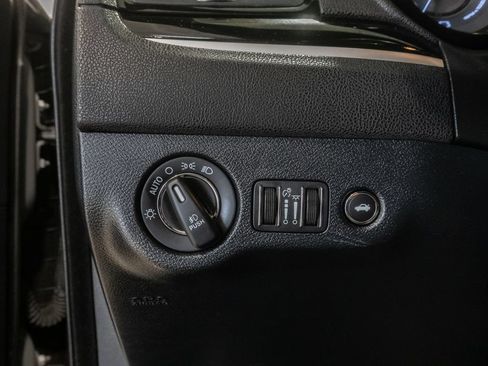 Used 2018 Chrysler 300 S w/ 300S Premium Group AWD/4WD image 15
