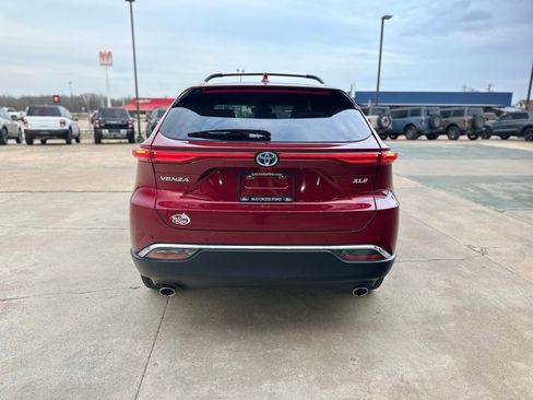 Used 2024 Toyota Venza image 7