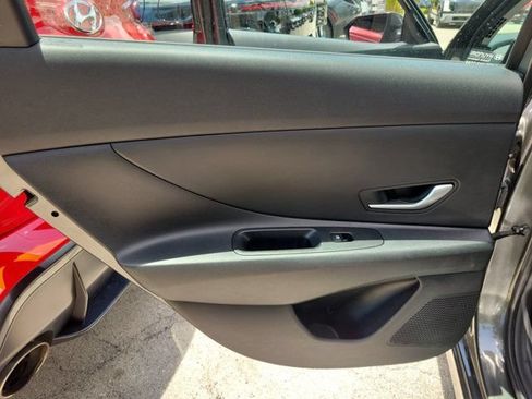 Certified 2024 Hyundai Elantra SE FWD image 9