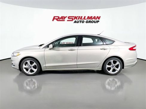 Used 2015 Ford Fusion SE w/ Equipment Group 201A image 4