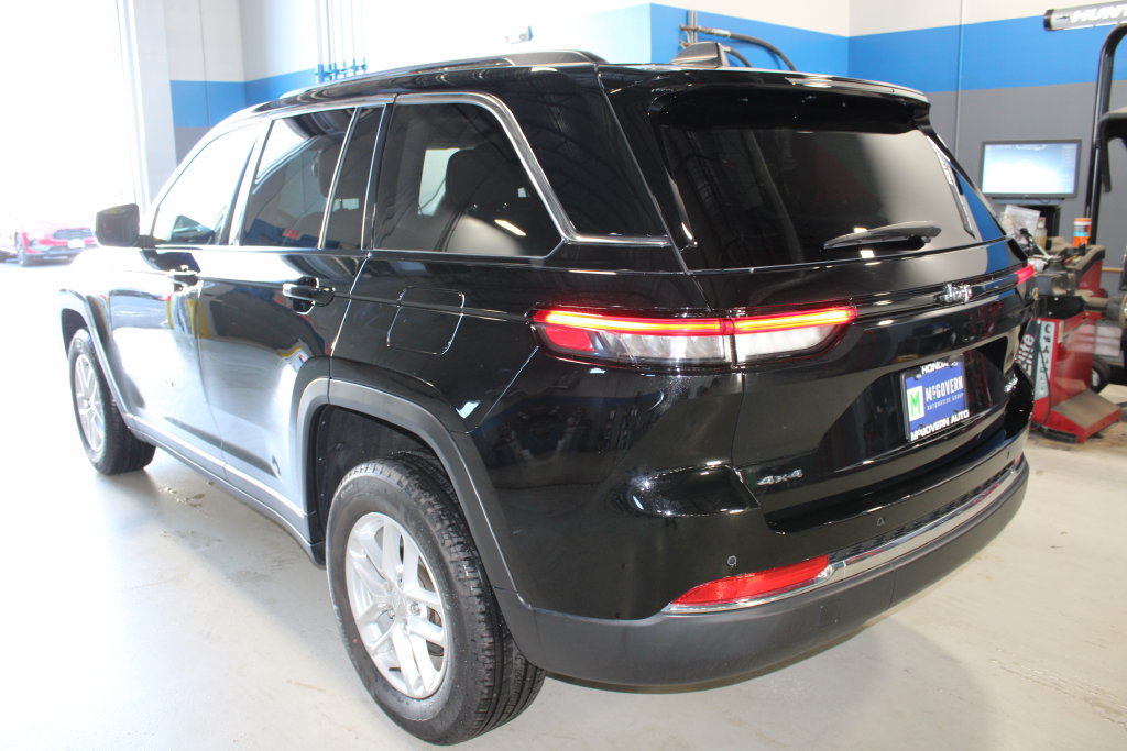 Used 2023 Jeep Grand Cherokee Laredo w/ Luxury Tech Group I AWD/4WD image 25