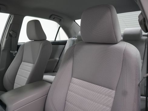 Used 2016 Toyota Camry LE FWD image 11