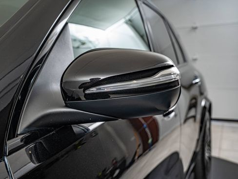 Used 2025 Mercedes-Benz GLE 350 4MATIC w/ AMG Line Exterior image 9