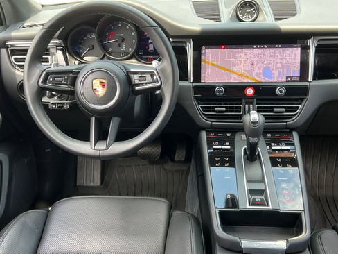 Certified 2025 Porsche Macan AWD/4WD image 13