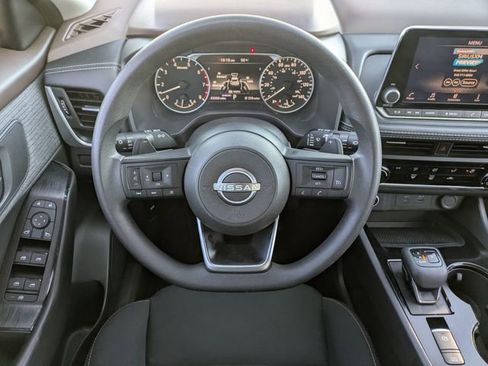 Used 2023 Nissan Rogue S image 18