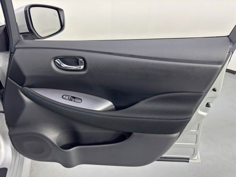 Used 2025 Nissan Leaf S image 36