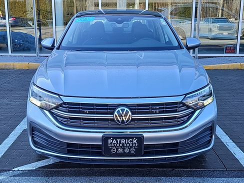 Certified 2023 Volkswagen Jetta SE w/ Panoramic Sunroof Package image 23