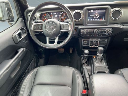 Used 2019 Jeep Wrangler Unlimited Sahara image 28