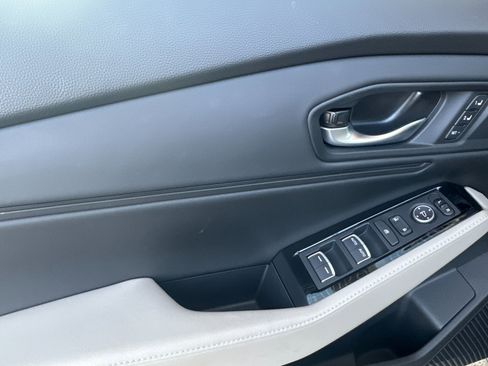 Used 2024 Honda Accord Touring image 11