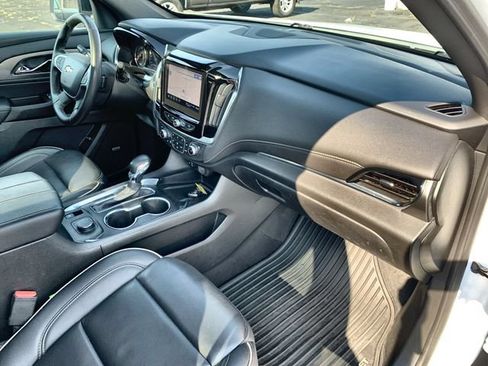 Used 2023 Chevrolet Traverse Premier FWD image 30