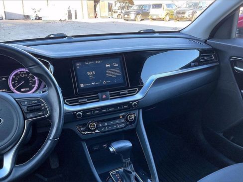 Used 2020 Kia Niro LXS image 6