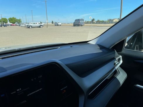 Used 2025 Toyota Highlander LE image 37