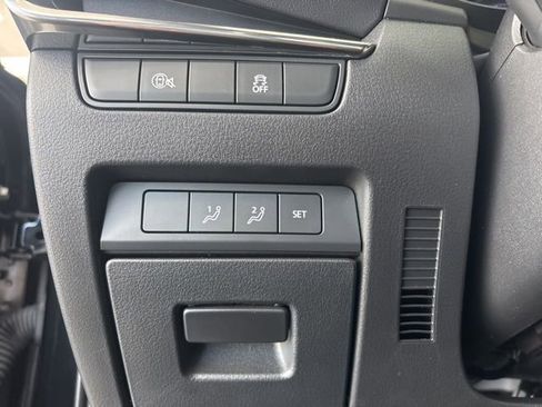 Used 2024 MAZDA MAZDA3 s image 32