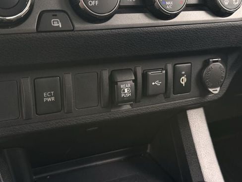 Used 2020 Toyota Tacoma TRD Off-Road AWD/4WD image 21