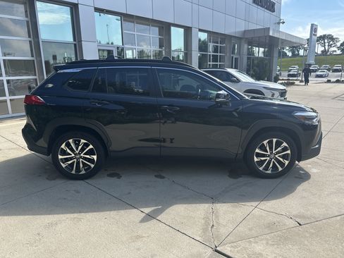 Used 2023 Toyota Corolla Cross XLE w/ Convenience Package AWD/4WD image 10