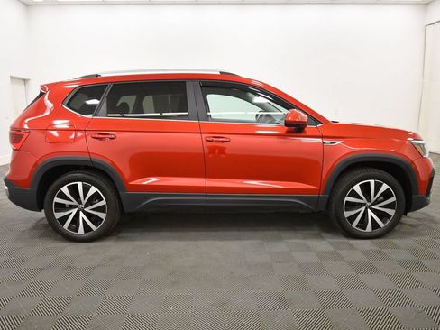 Used 2023 Volkswagen Taos SE w/ Panoramic Sunroof Package AWD/4WD image 9