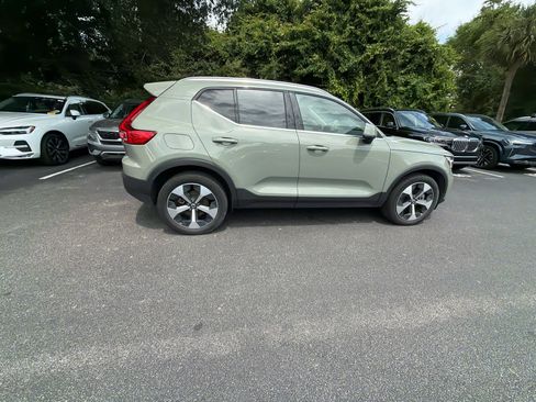 Used 2023 Volvo XC40 B5 Plus AWD/4WD image 18