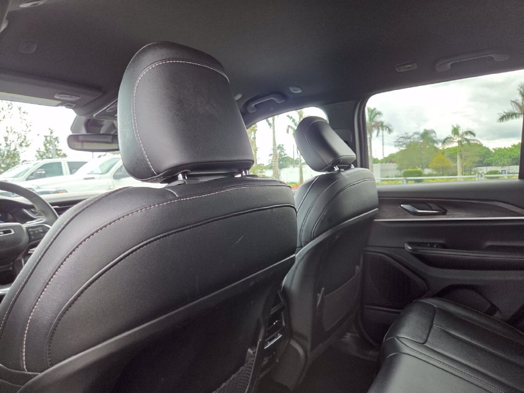 Used 2024 Jeep Grand Cherokee Limited AWD/4WD image 24