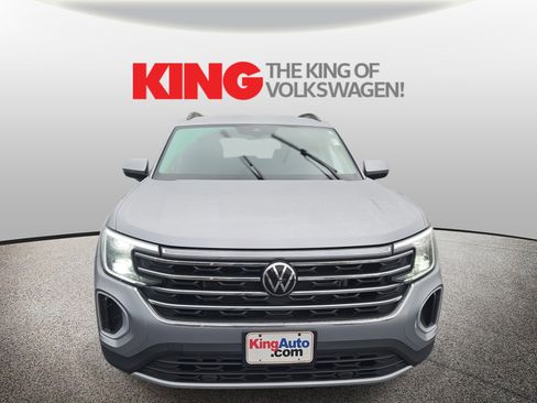 Certified 2025 Volkswagen Atlas SE image 3