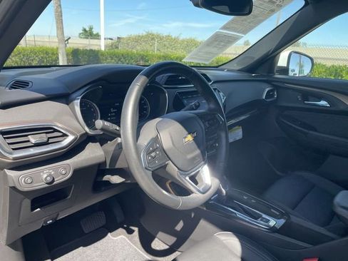 Used 2021 Chevrolet TrailBlazer ACTIV w/ Technology Package FWD image 10