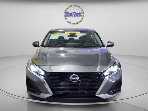 Used 2023 Nissan Altima 2.5 SV w/ SV Premium Package AWD/4WD image 8