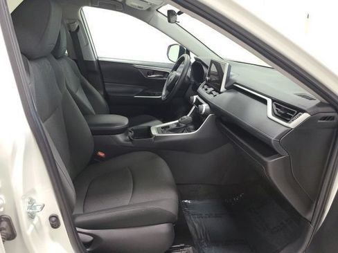 Used 2024 Toyota RAV4 XLE AWD/4WD image 2