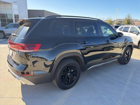 Used 2024 Volkswagen Atlas Peak Edition SEL image 3