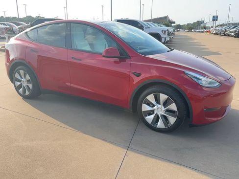 Used 2021 Tesla Model Y Long Range AWD/4WD image 3