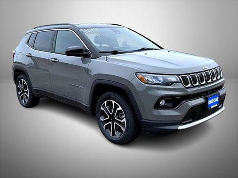 Certified 2023 Jeep Compass Limited image 3
