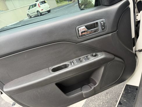 Used 2009 Ford Fusion SE FWD image 17