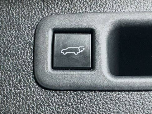Used 2022 Toyota Highlander XLE FWD image 30