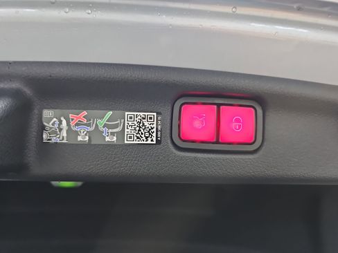 New 2026 Mercedes-Benz C 300 Sedan image 14