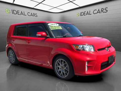 Used 2014 Scion xB FWD image 3