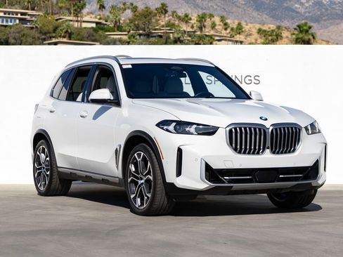 Used 2024 BMW X5 xDrive40i w/ Parking Assistance Package AWD/4WD image 2