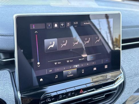 Used 2024 Jeep Compass Latitude image 12