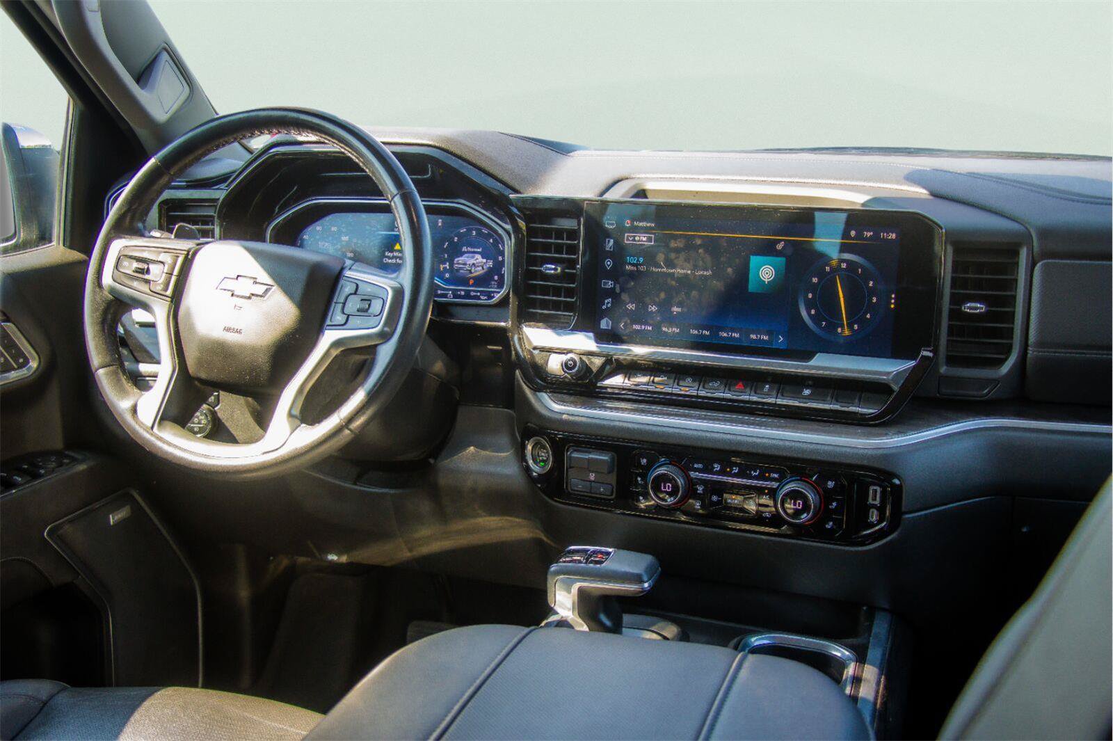 Used 2023 Chevrolet Silverado 1500 LTZ AWD/4WD image 5