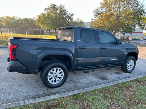 Certified 2025 Toyota Tacoma SR5 AWD/4WD image 5
