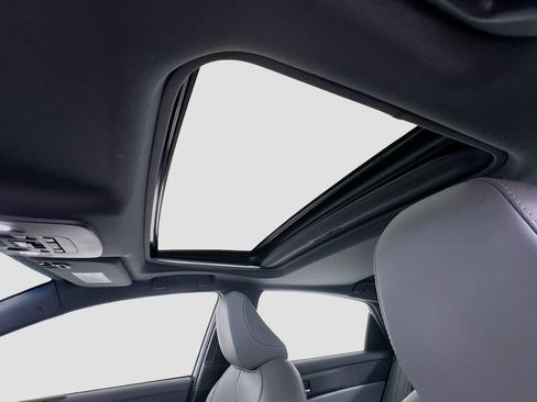 Used 2022 Toyota Avalon XLE w/ Moonroof Package FWD image 15
