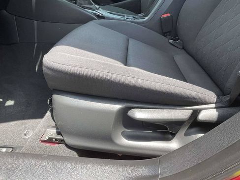 Used 2024 Toyota Corolla LE w/ LE Convenience Package FWD image 20