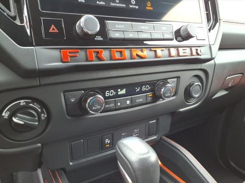 Used 2025 Nissan Frontier PRO-4X AWD/4WD image 21