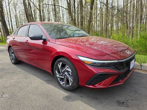 Used 2025 Hyundai Elantra Sport image 1