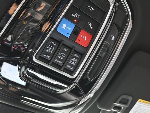 Used 2024 Jeep Grand Cherokee Overland w/ Luxury Tech Group IV image 44