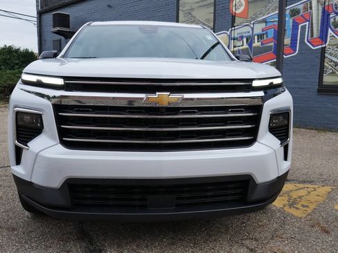 New 2027 Chevrolet Traverse LT w/ Driver Confidence Package AWD/4WD image 2