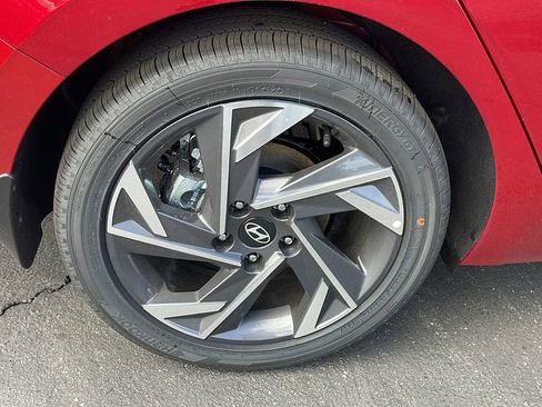 New 2025 Hyundai Elantra Limited image 32