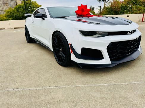 Used 2018 Chevrolet Camaro ZL1 image 1