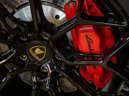 Used 2021 Lamborghini Huracan EVO RWD image 31
